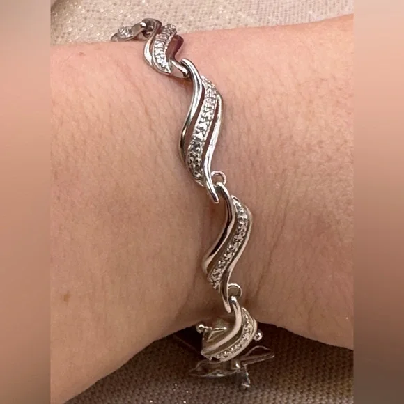 Real natural diamond on sterling silver 7.5” Kay jeweler bracelet - Picture 1 of 17